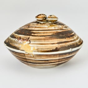 Japanese Gilt-Decorated Porcelain Covered Dish