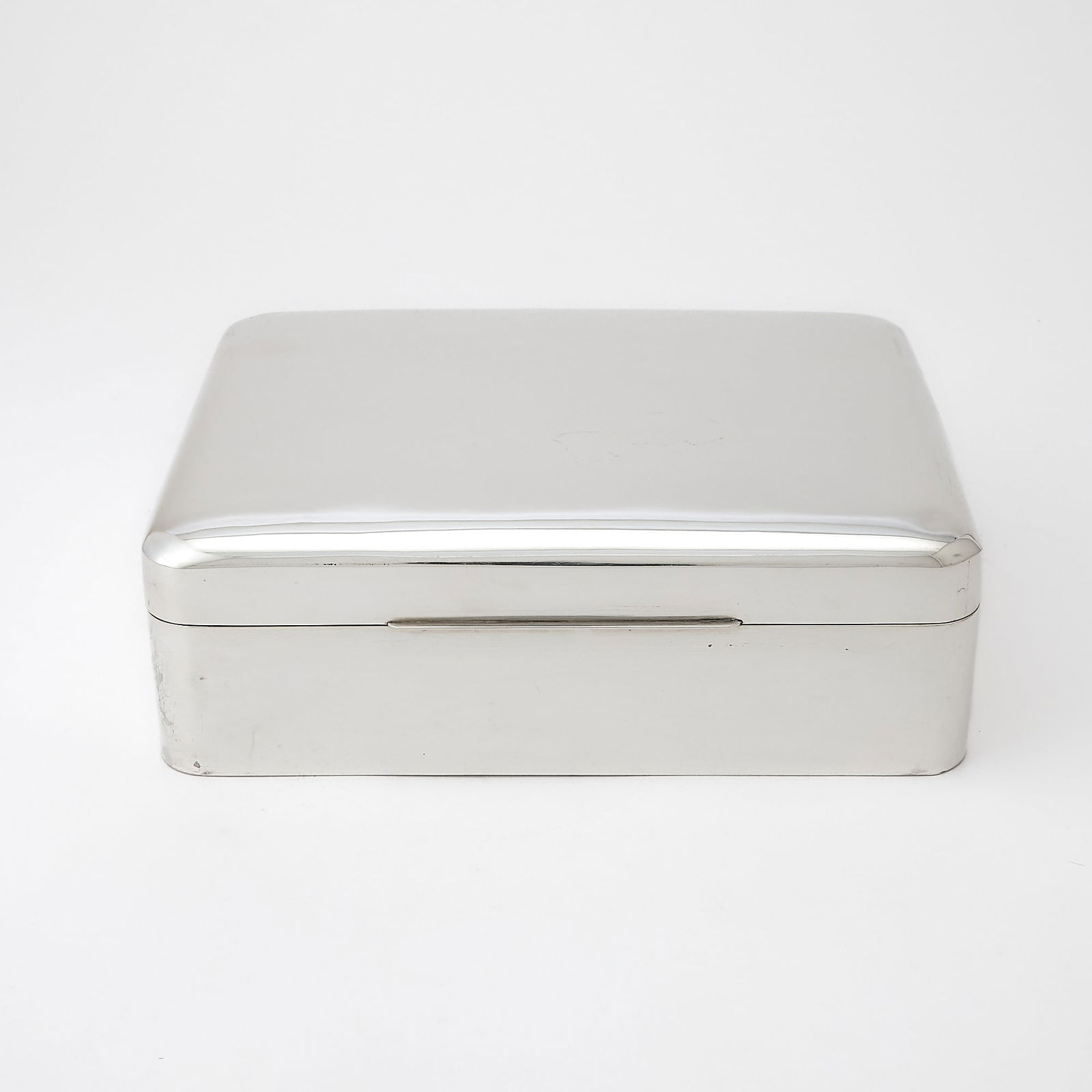 American Sterling Silver Cigar Box Presented to C.V. and Marylou Whitney: Alex & Co., circa 1975 Rectangular, woodlined with engraved plaque TO SUNNY AND MARY-LOU WITH LOVE with facsimile signatures Samuell and Christine MAY 1975, length 8 1/2 inches, approximately 26 o