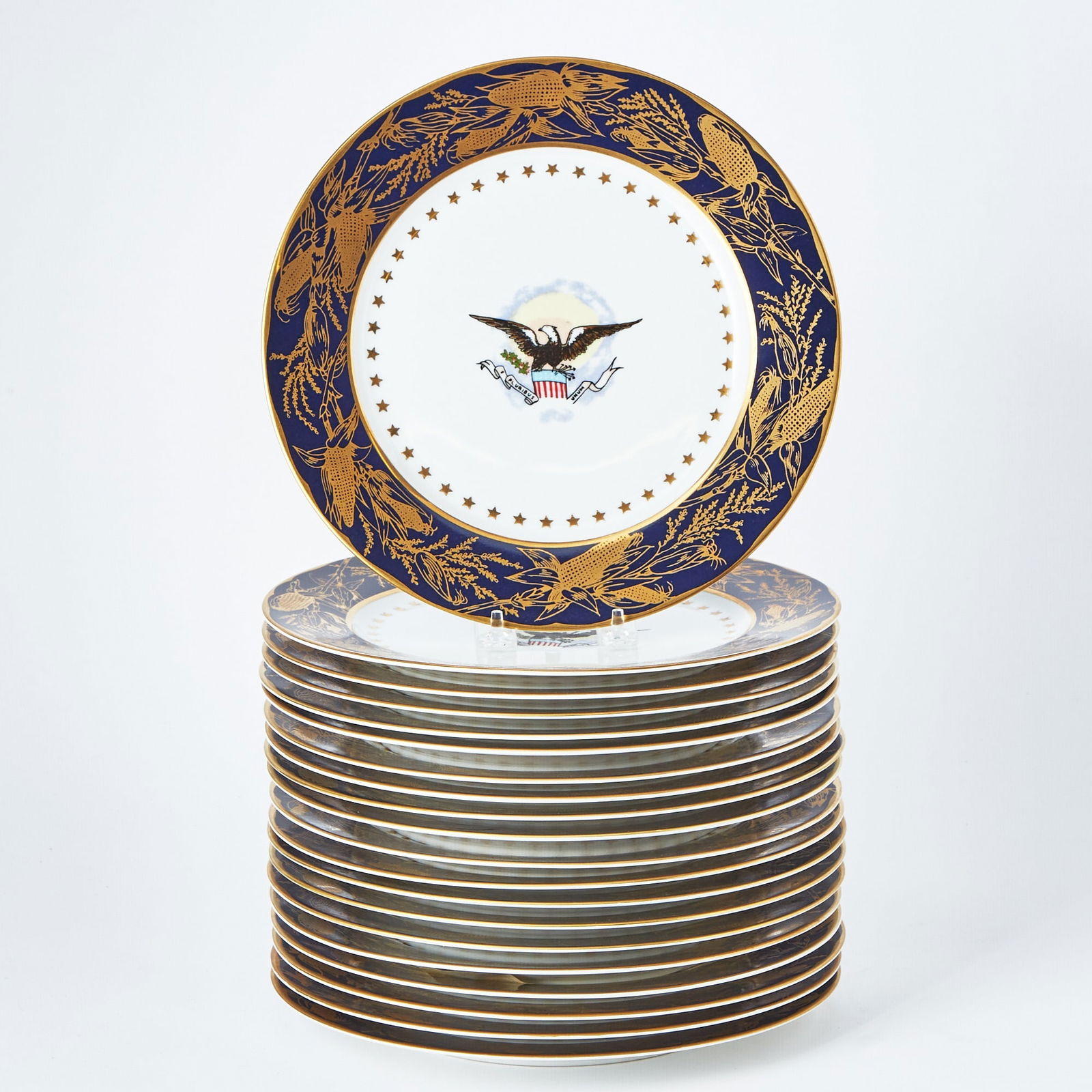 Set of Twenty Porcelain "White House Dinner Collection" Dinner Plates: 20th Century, Authentic reproductions made by Woodmere China Diameter 11 inches.