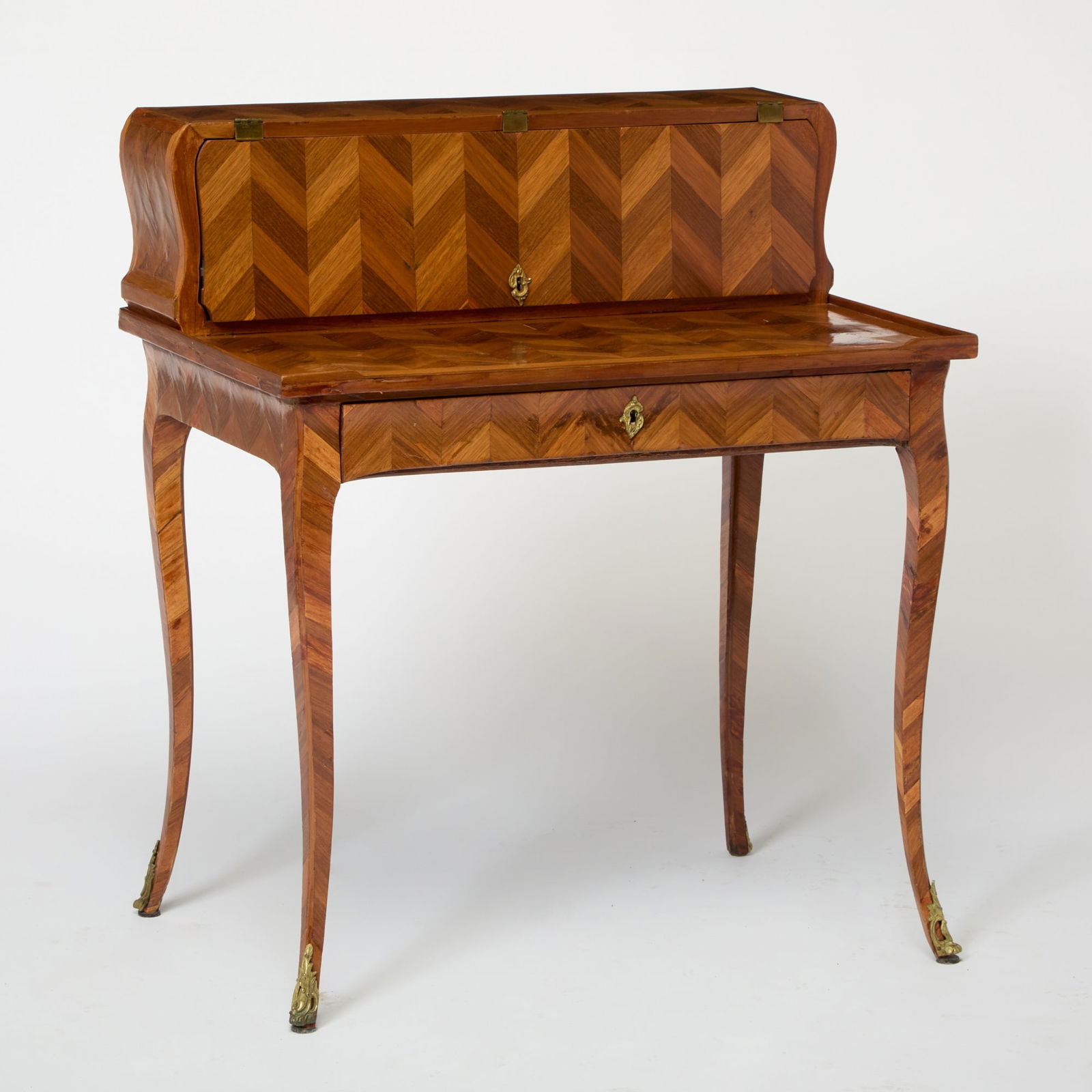 Louis XV Tulipwood Bonheur de Jour: Height 37 inches, width 32 inches, depth 21 1/2 inches. lifting and losses to veneer; areas of infill; escutcheon lacking one nail; sunfading