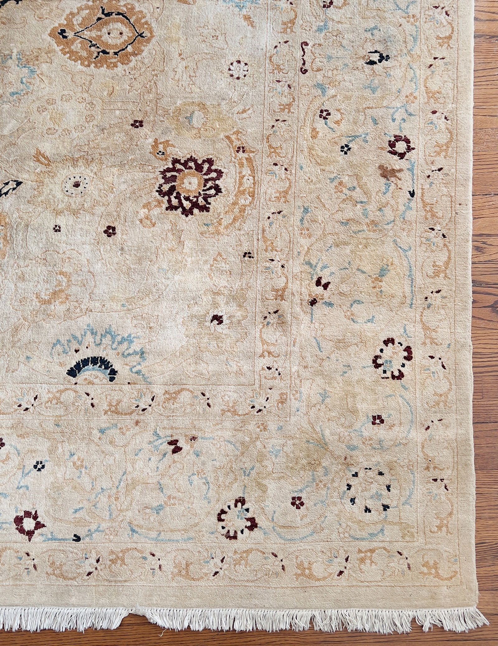 Pak-Tabriz Carpet: Pakistan, ContemporaryHaving an overall pattern of large-scale palmettes on a buff field within a floral vinery border. (12' 0" x 9' 0")
