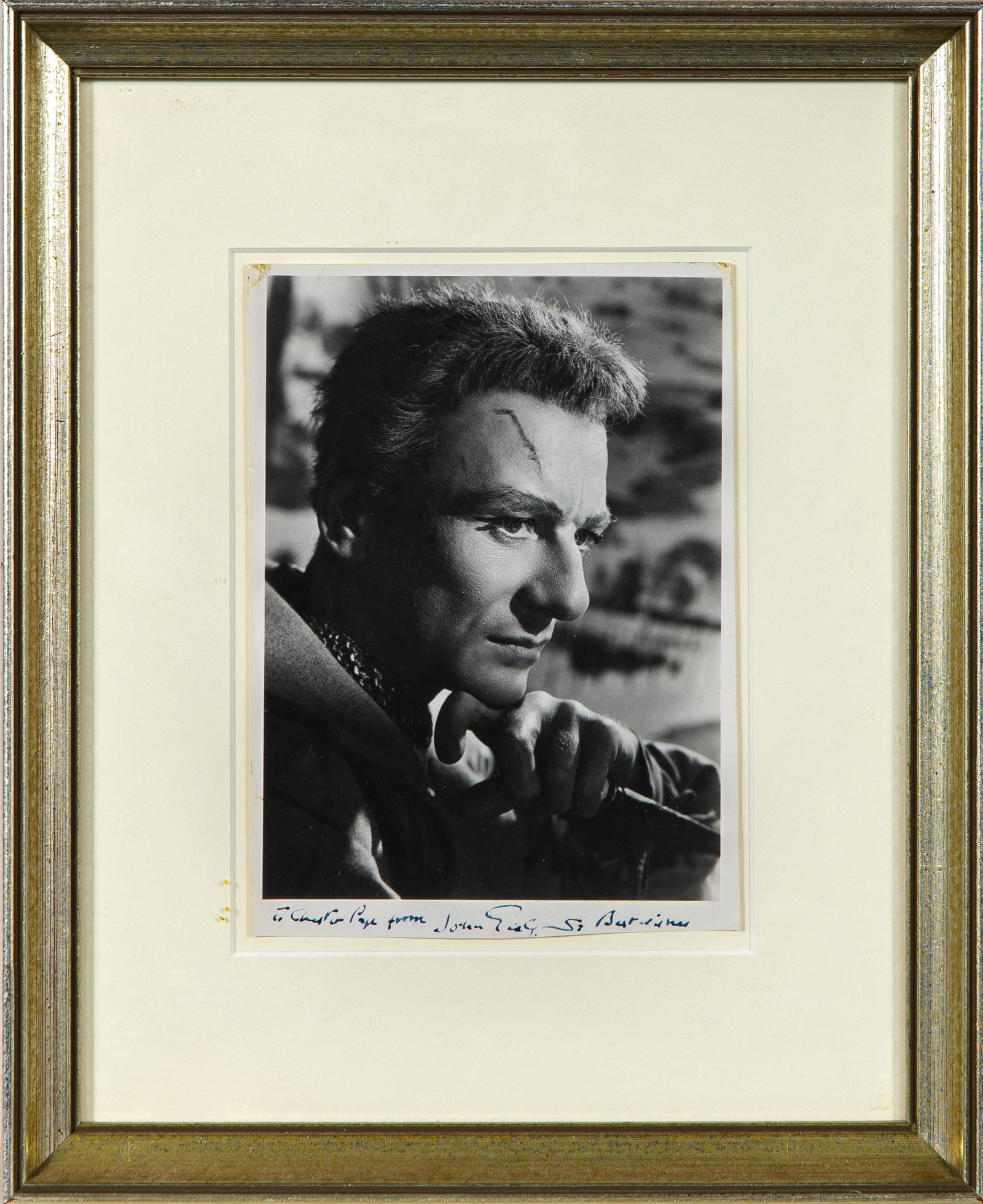 A signed and framed photograph of a young John Gielgud as Hamlet (1 of 1)