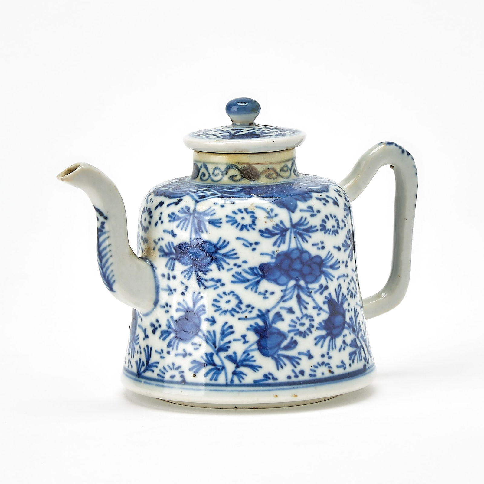 A Chinese Blue and White Porcelain Teapot Kangxi Period (1 of 7)