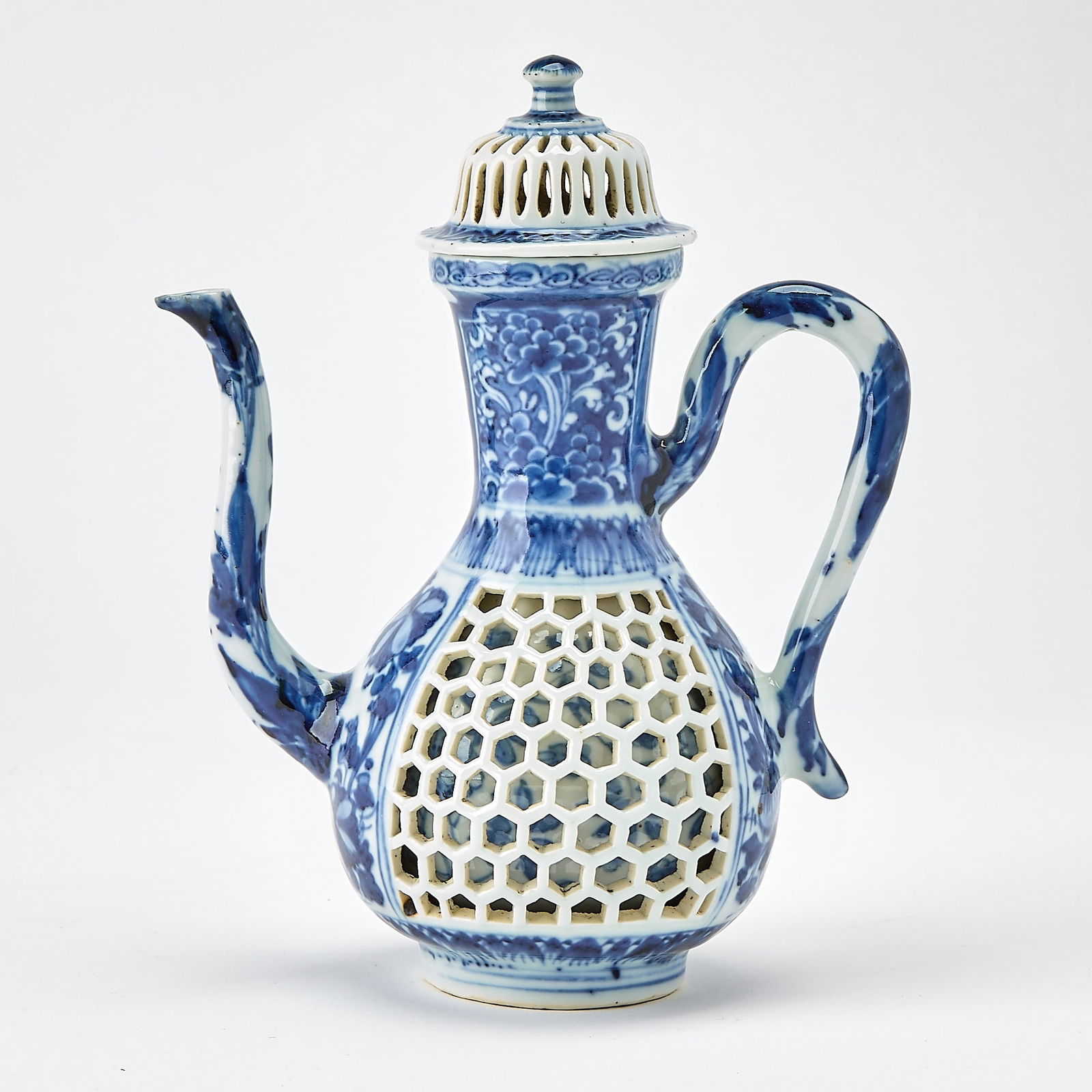A Chinese Blue and White Porcelain Ewer Kangxi Period (1 of 8)