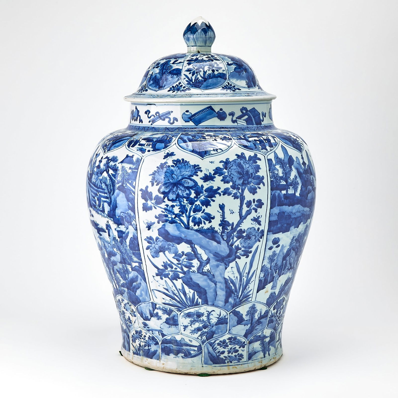 A Chinese Blue and White Porcelain Baluster Jar and Cover Kangxi Period (1 of 10)