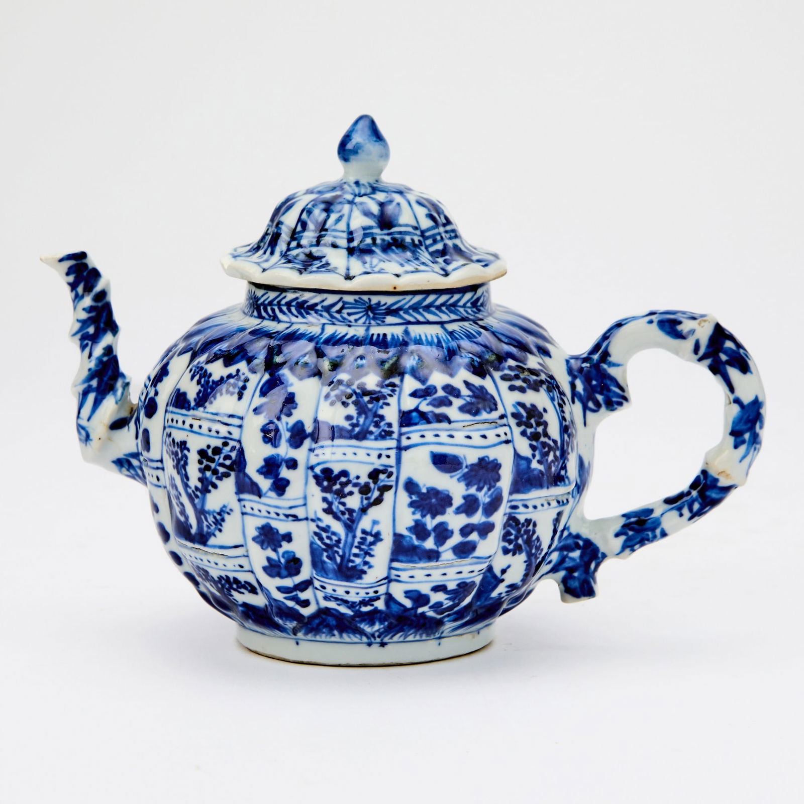A Chinese Blue and White Lobed Porcelain Teapot Kangxi Period (1 of 6)