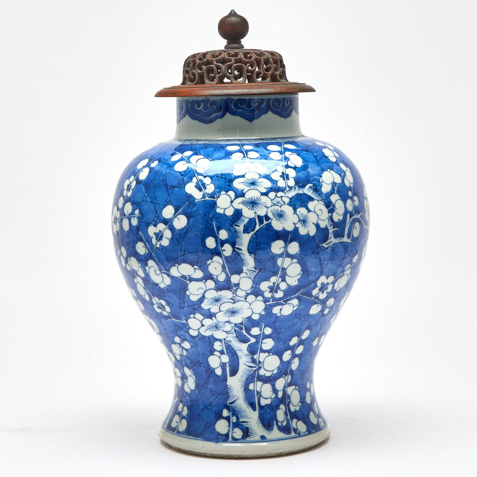 A Chinese Blue and White Porcelain 'Hawthorne' Jar 17th-18th century (1 of 5)