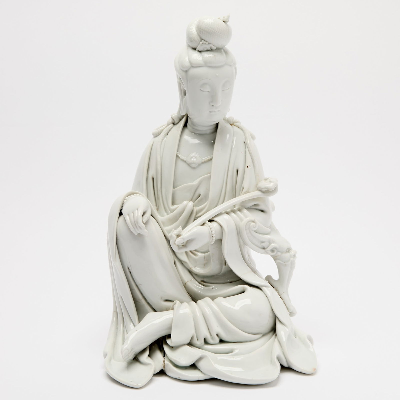 A Fine and Large Chinese Dehua Porcelain Figure of Seated Guanyin Kangxi Period (1 of 5)