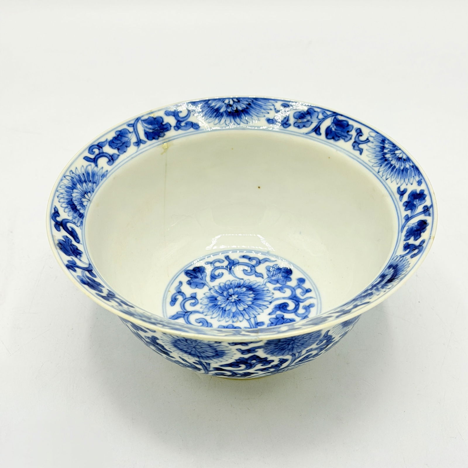 A Chinese Blue and White Porcelain Bowl Kangxi Period (1 of 7)