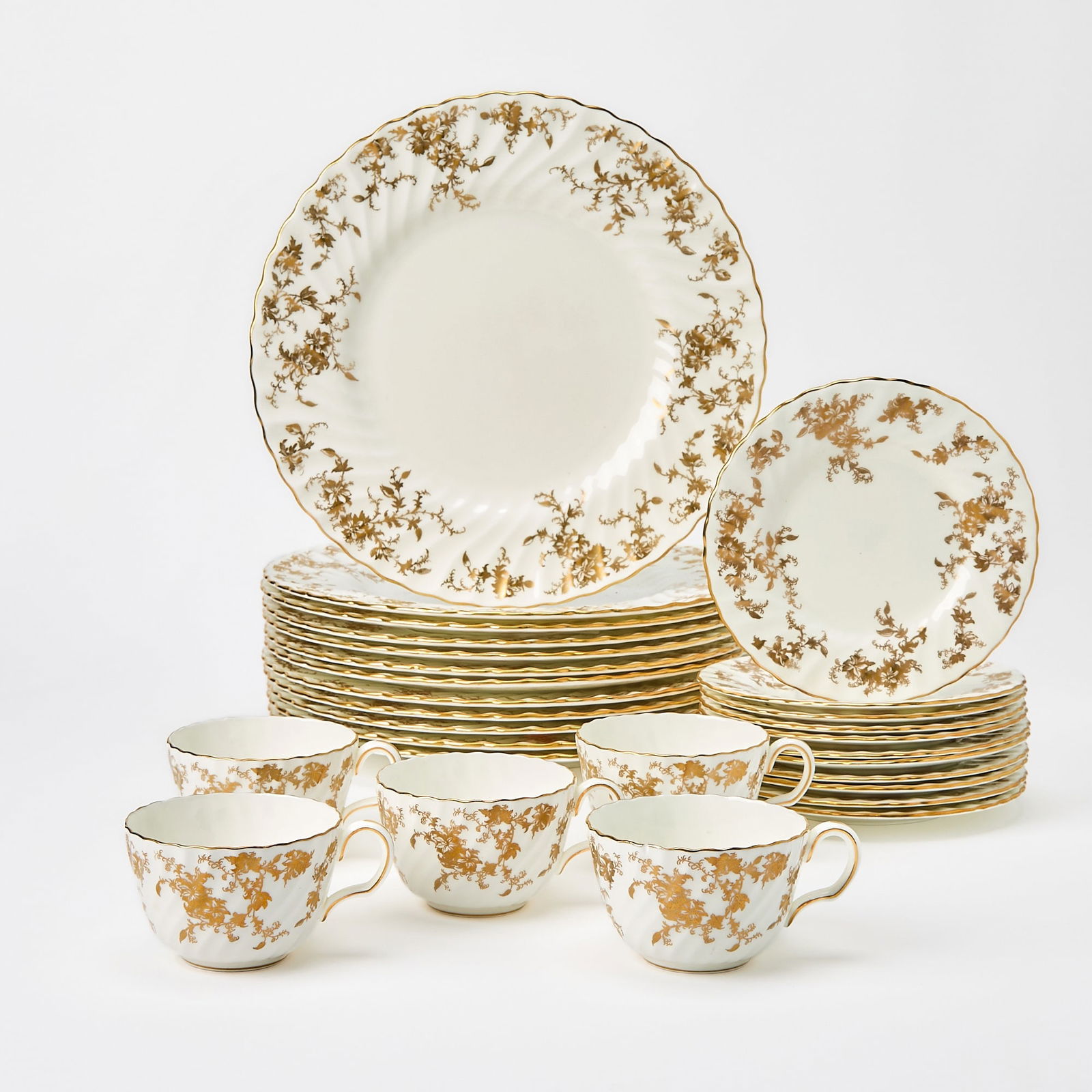 Minton "Ancestral" Pattern Porcelain Dinner Service (1 of 4)