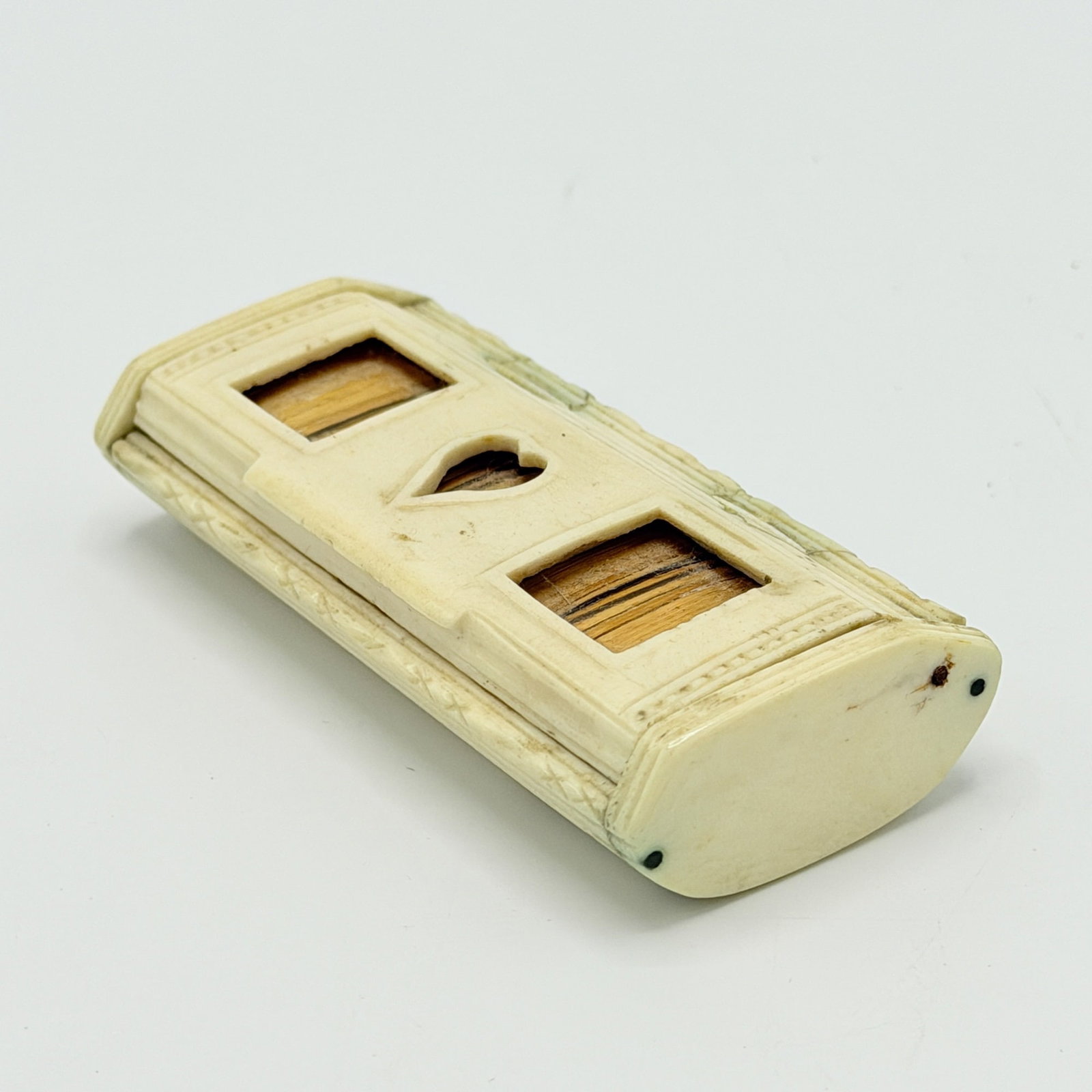 Bone Snuff Box and Spoon - 4