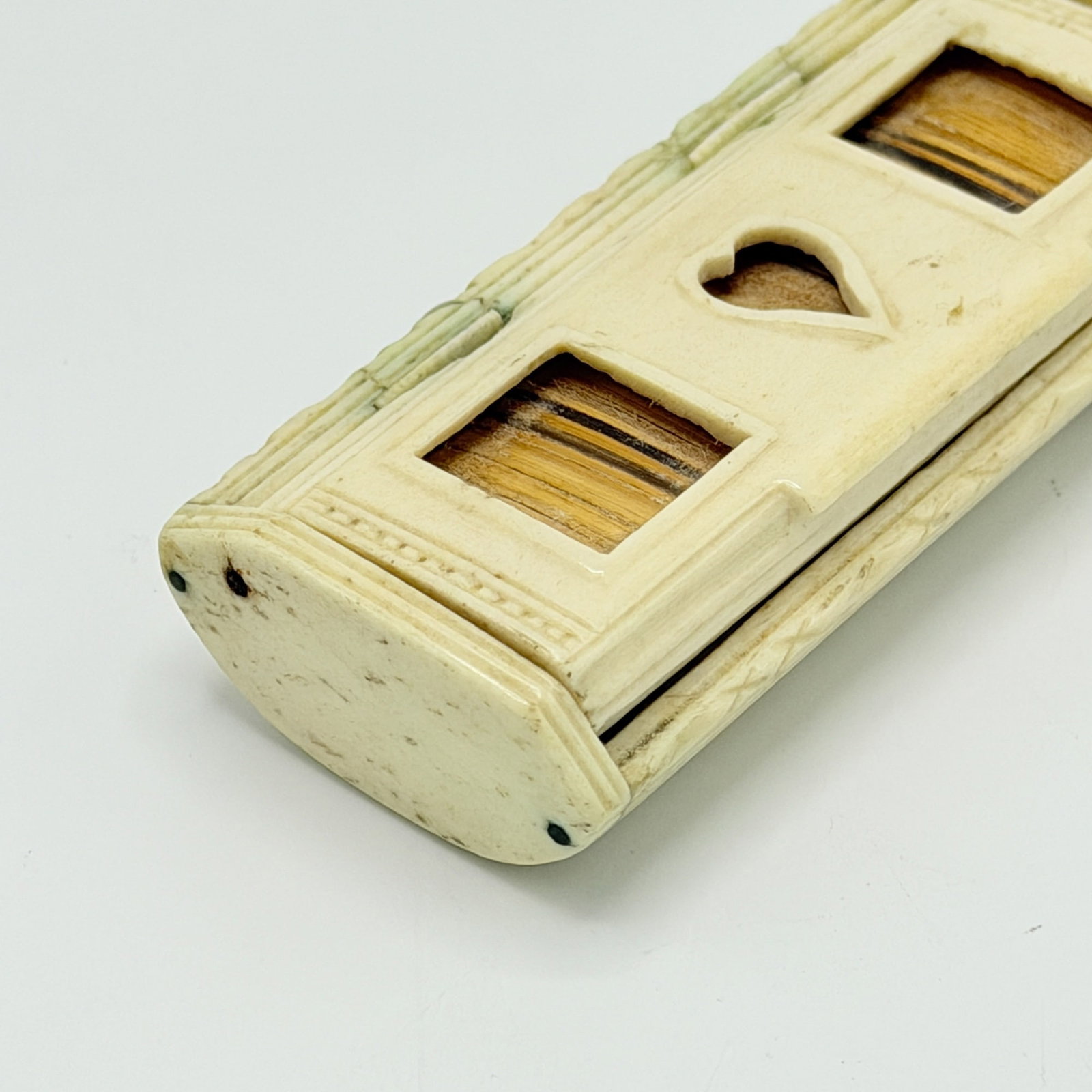 Bone Snuff Box and Spoon - 7