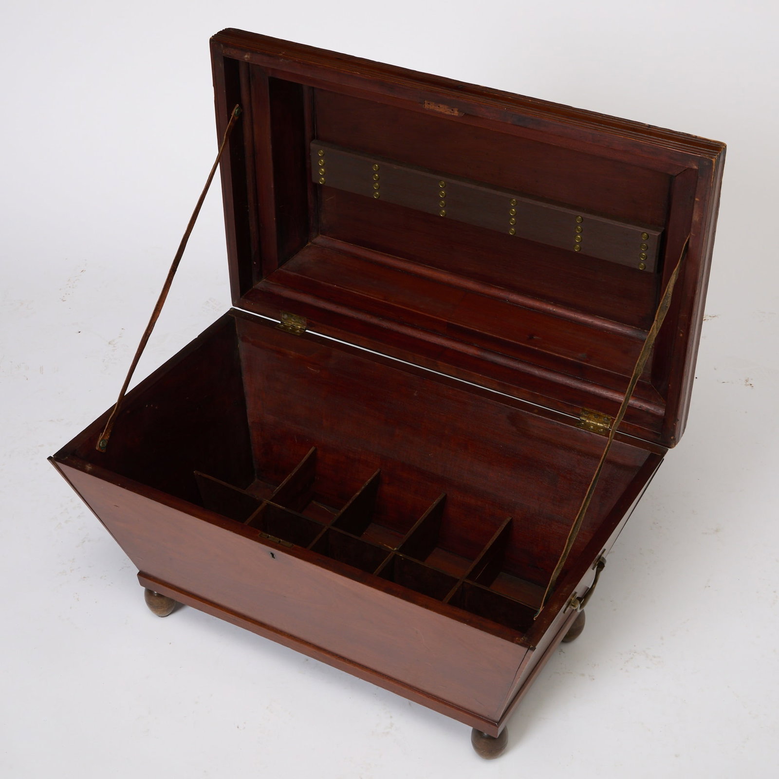 Classical Figured Mahogany Cellarette - 4