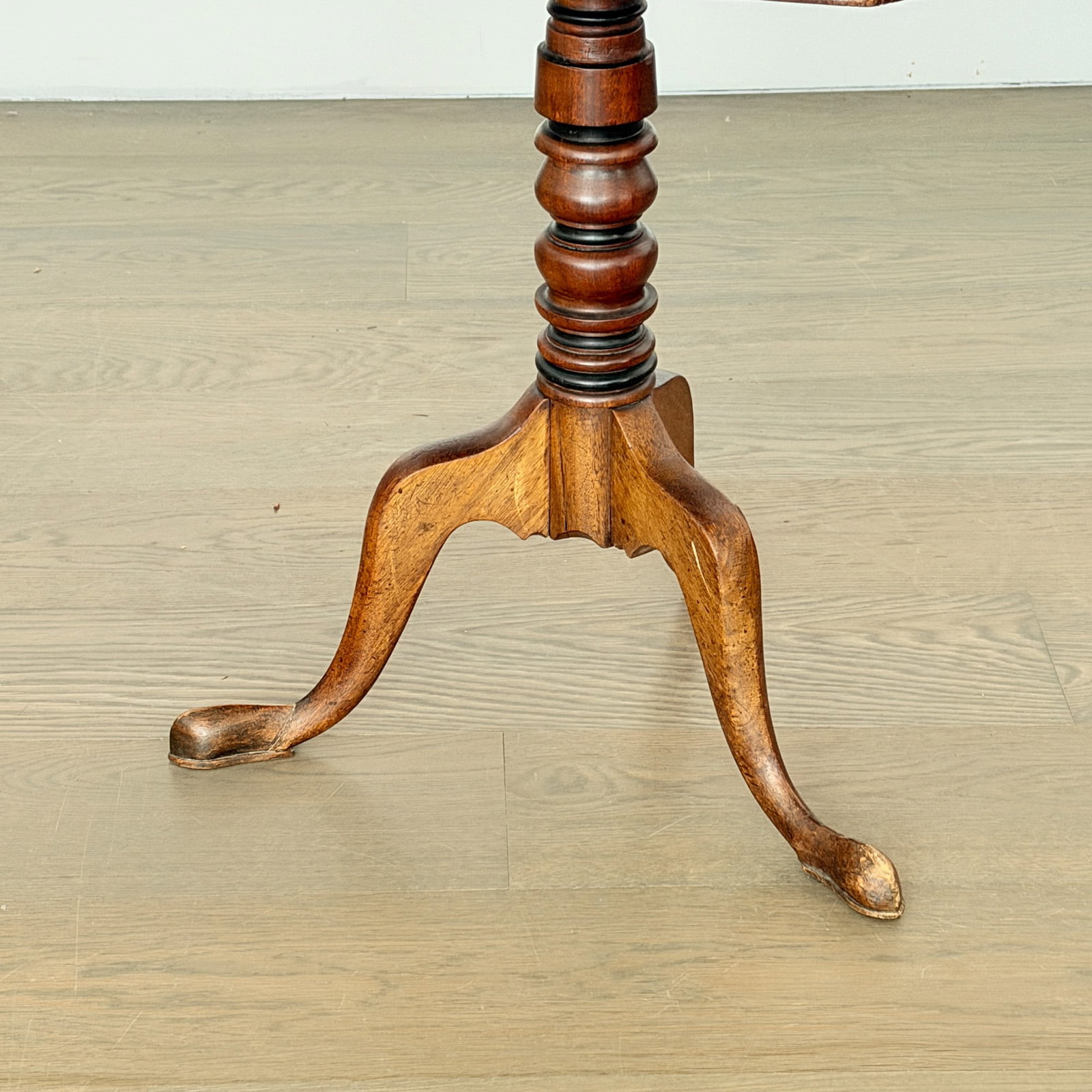 Federal Octagonal Tilt-top Candlestand - 2