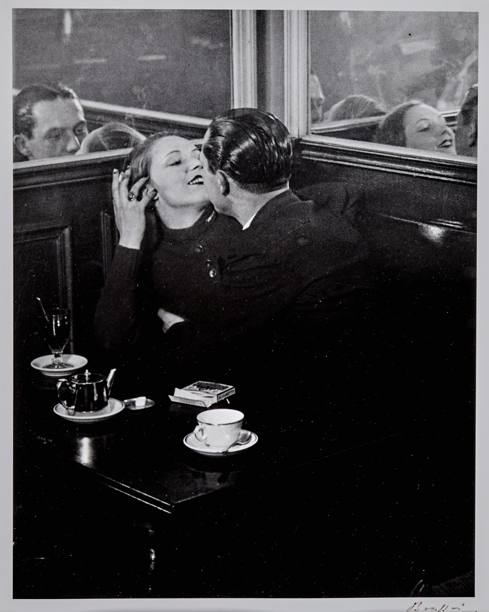 Brassai, Couple d'amoureux dans un petit café, quartier Italie, 1932 (1 of 4)