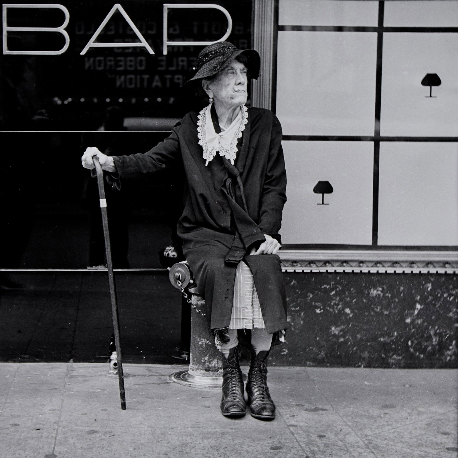 Louis Faurer, Longchamp Restaurant, 42nd and Lexington Avenue, New York, N.Y., 1946 (1 of 3)