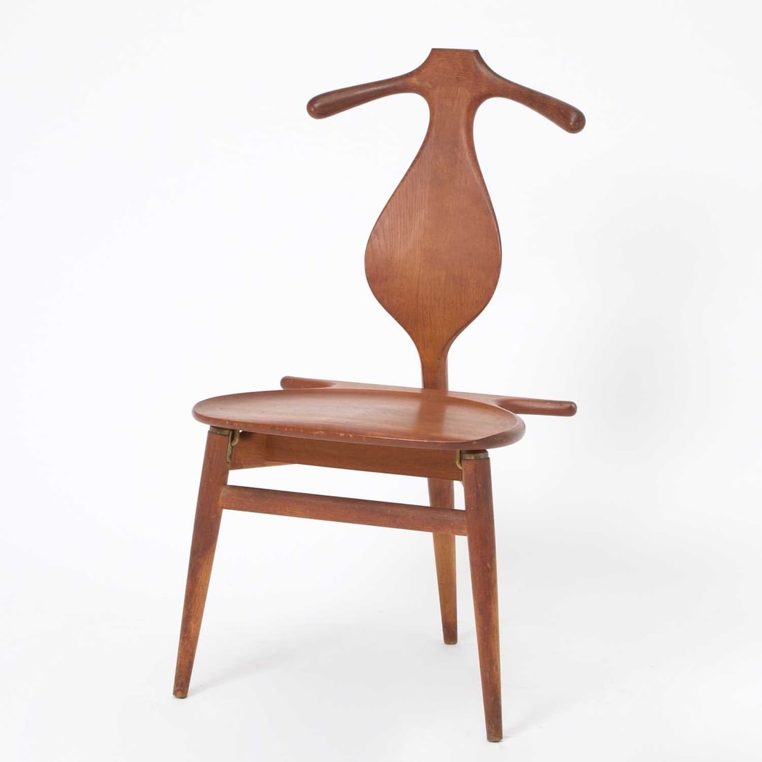 Hans Wegner for Johannes Hansen Oak "JH250 Valet" Chair: Mid 20th century Height of back 37 1/4 inches, height of seat 18 inches, width 20 inches, depth 21 inches.