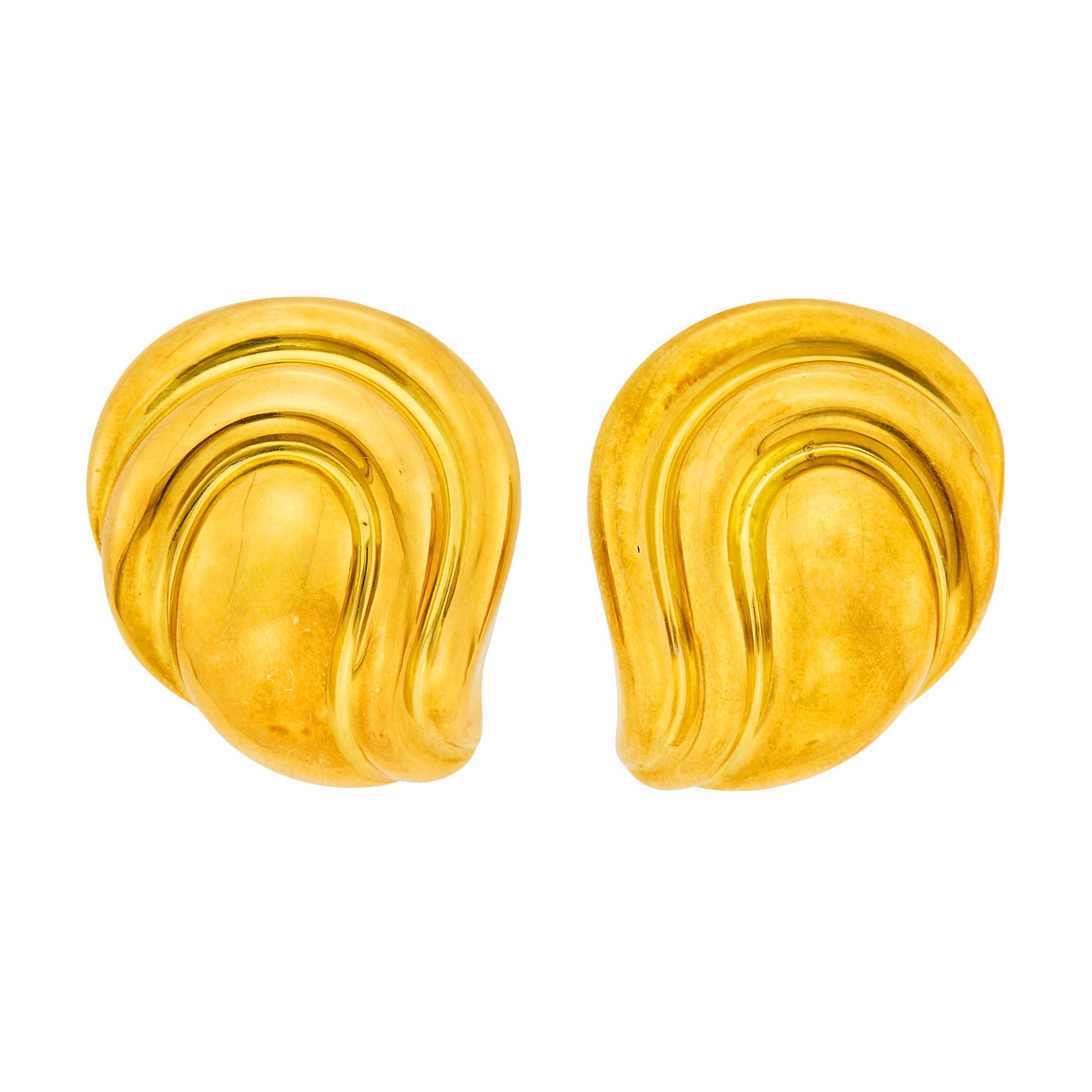 Pair of Fluted Gold Earclips: 18 kt., ap. 14.5 dwts. Some faint rosy patina. Clip-backs. 1 1/2 x 1 3/16 inches.