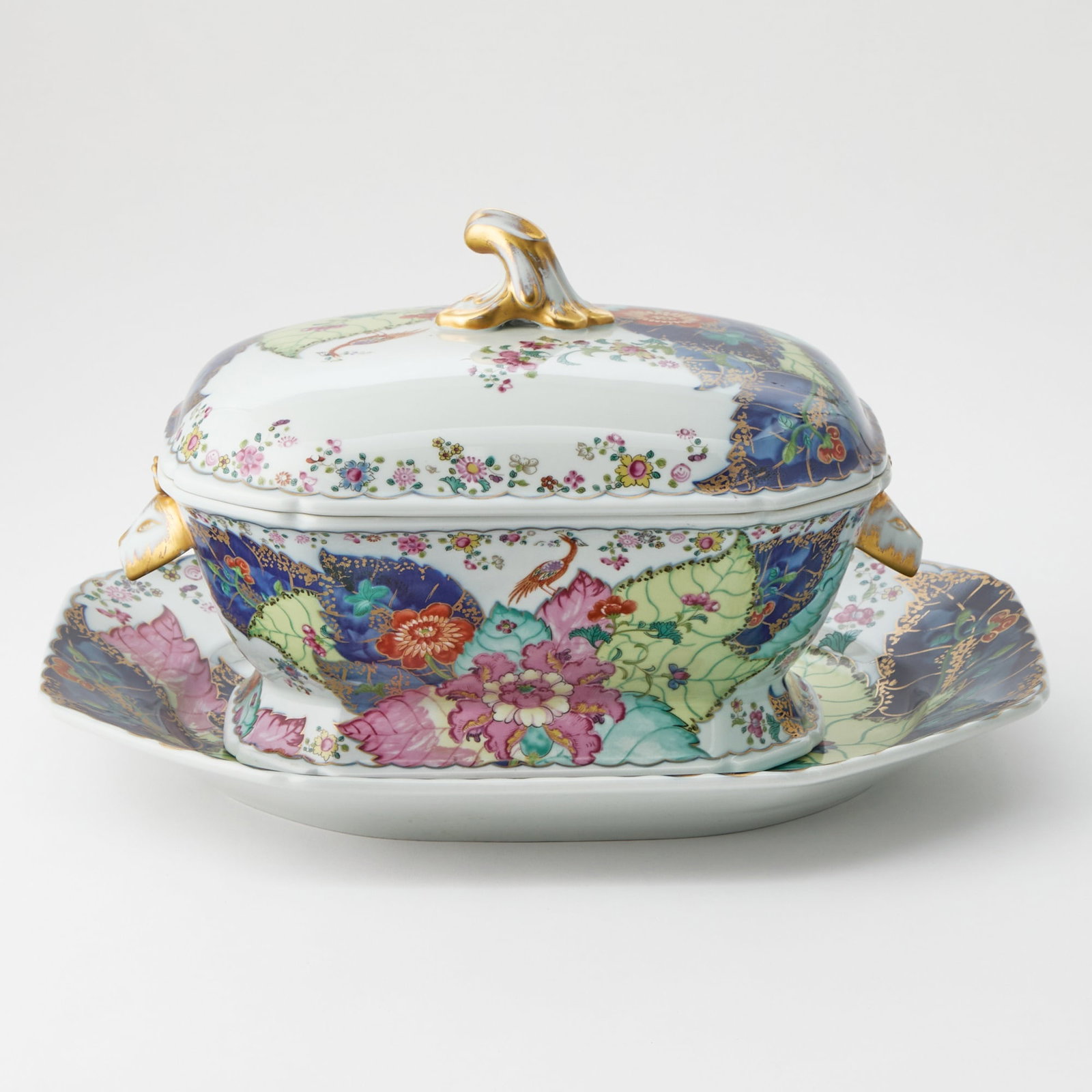 Mottahedeh Porcelain "Tobacco Leaf" Pattern Covered Tureen with Underplate: Height of tureen 9 inches, length 14 inches, width 9 inches; length of underplate 17 inches, width 13 3/4 inches.
