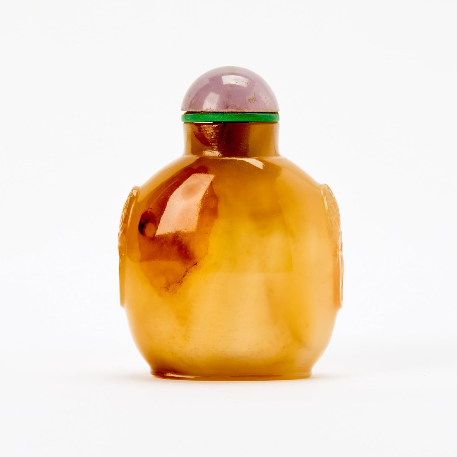 A Chinese Carved Agate Snuff Bottle 18th-19th Century (1 of 4)