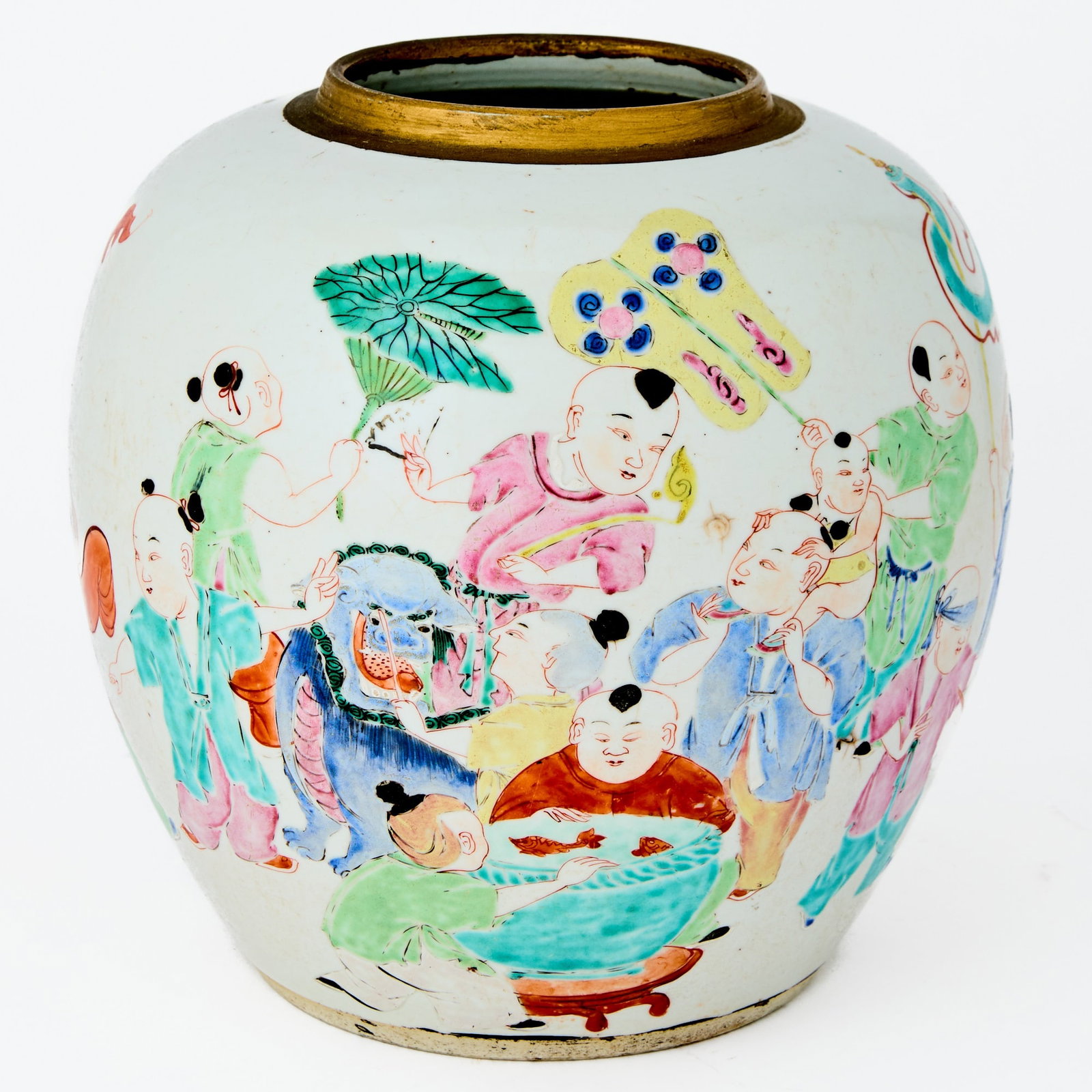 A Chinese Enameled Porcelain Jar 18th century (1 of 4)