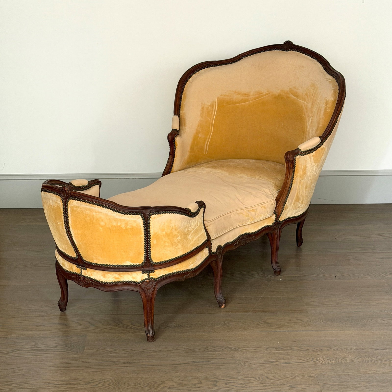 Louis XV Walnut Chaise Longue: Stamped Noel Baudin, circa 1760 Height 43 inches, width 39 inches, length 6 feet. Provenance: Gift of Mrs. Isabella Barclay