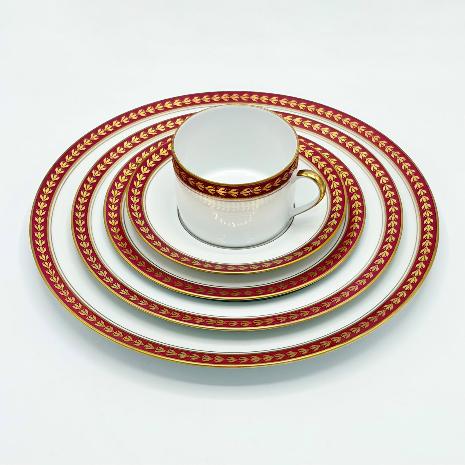 Bernardaud Limoges "Pouilly Red" Pattern Porcelain Dinner Service (1 of 3)