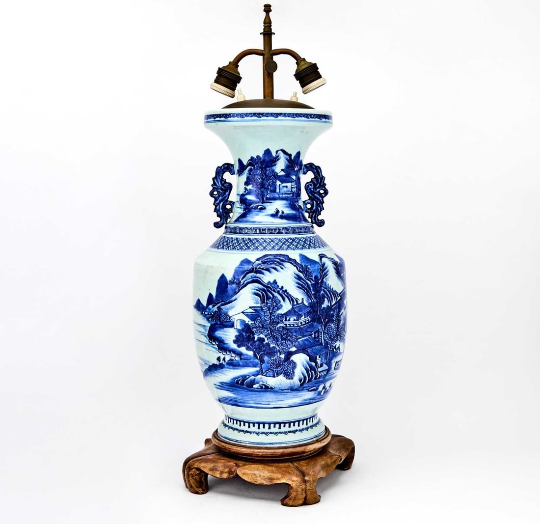A Chinese Blue and White Porcelain Vase Late Qing Dynasty (1 of 5)