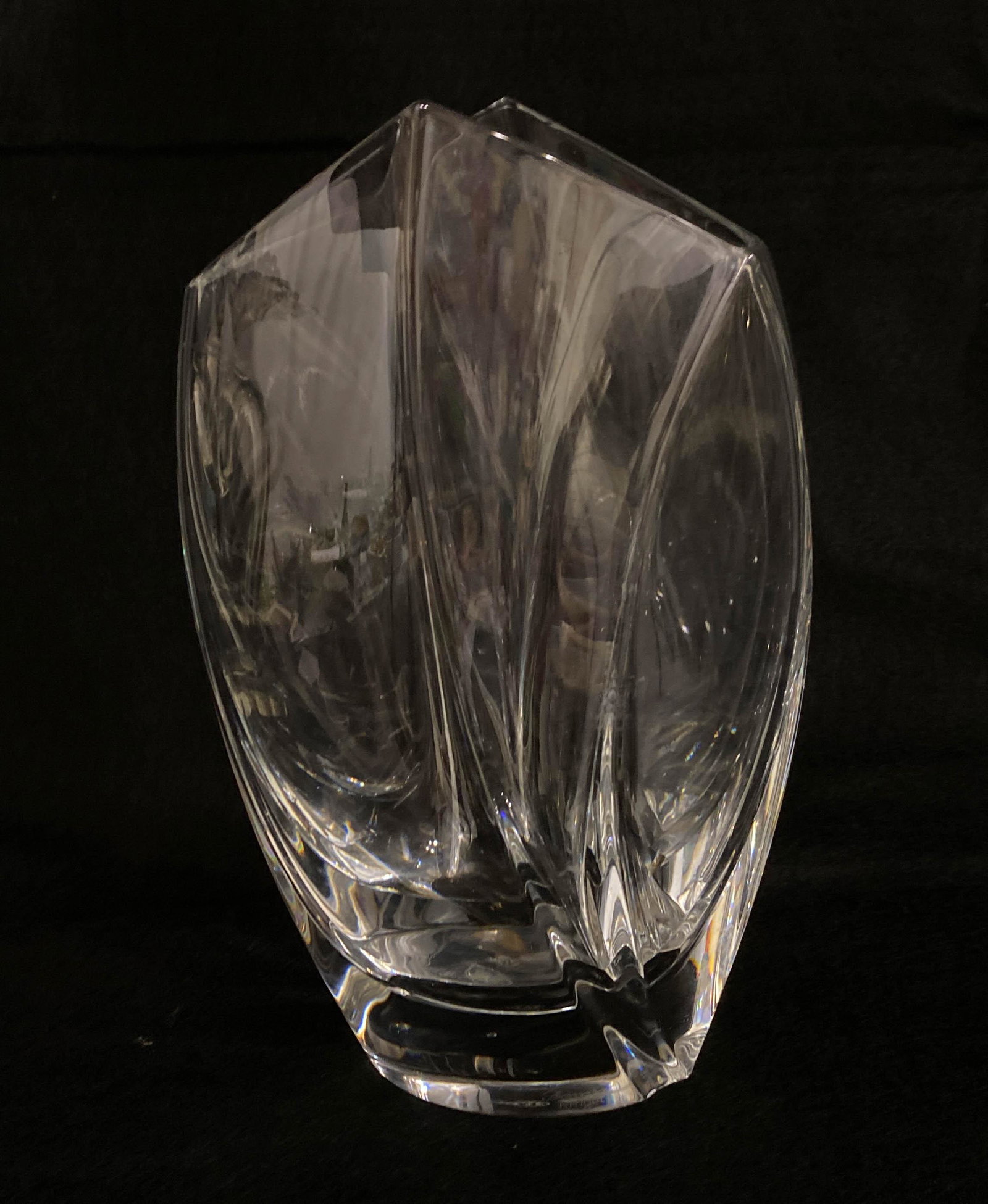Baccarat Crystal Giverny Vase Robert Rigot: A clear crystal Giverny vase from Baccarat by French sculptor Robert Rigot. Signed near bottom edge: Baccarat, R Rigot. 10.75" high x 6.25" long x 4.75" wide.