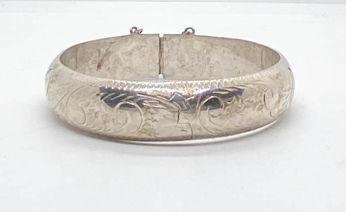 Vintage Etched Sterling Hinged Bangle Bracelet (1 of 6)