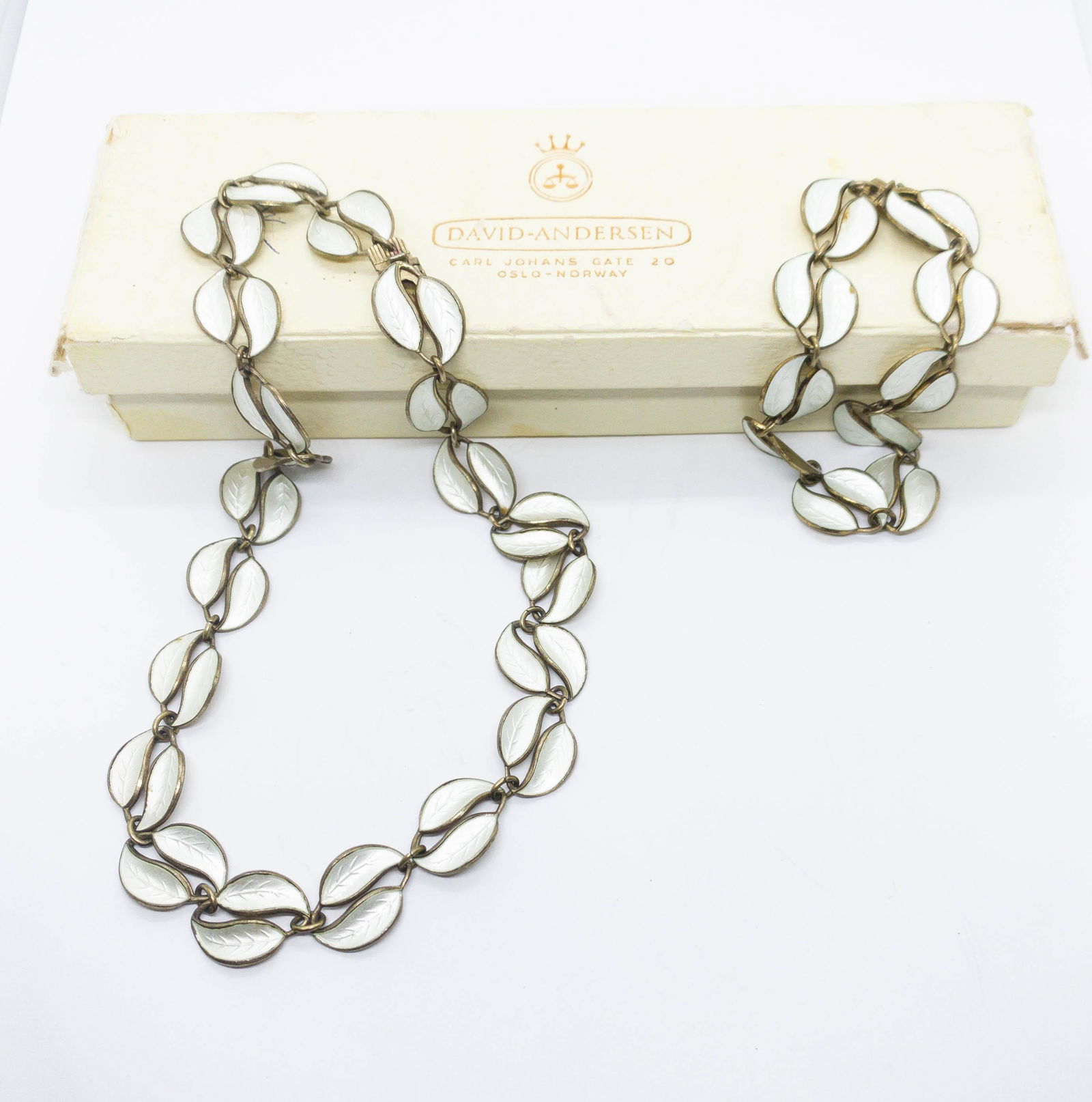 David Anderson Necklace & Bracelet White Enamel Leaf (1 of 9)