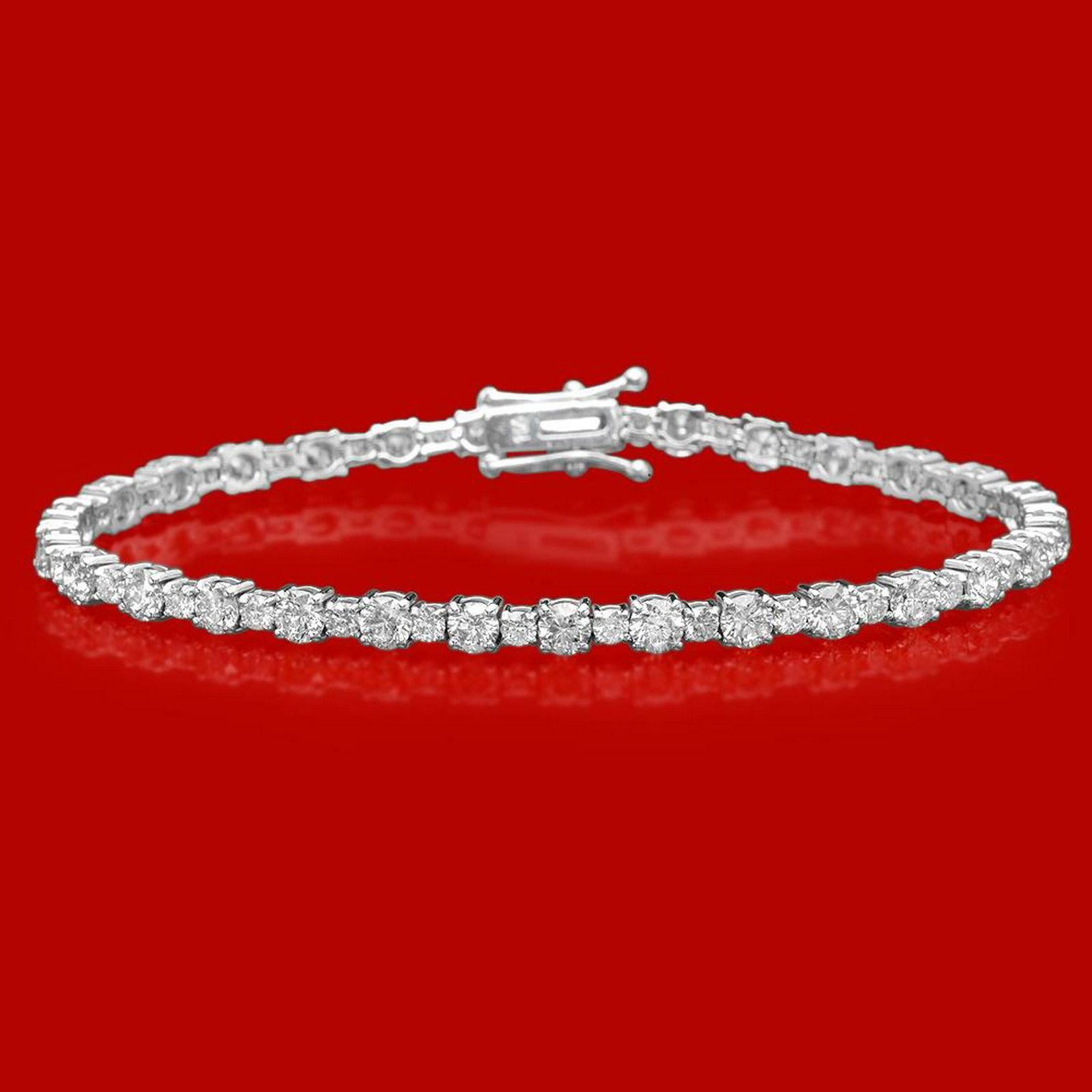 18k Gold 7.50ct Diamond Bracelet: Retail: $43,000.00 ****** 18k Gold 7.50ct Diamond Bracelet ****** Metal: 18k Solid White Gold / Size: 7 / Total Item Weight: 11.7 grams / Country Made: United States / / Main Stone: Diamond / Carat To