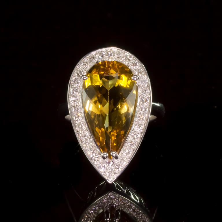 14k Gold 5.22ct Yellow Beryl 0.62ct Diamond Ring: Retail: $8,528.00 ****** 14k Gold Yellow Beryl & Diamond Ring ****** Metal: 14K Solid White Gold / Total Item Weight: 8.1 grams / Country Made: United States / / Main Stone: Beryl/ Color: Orangy Yello