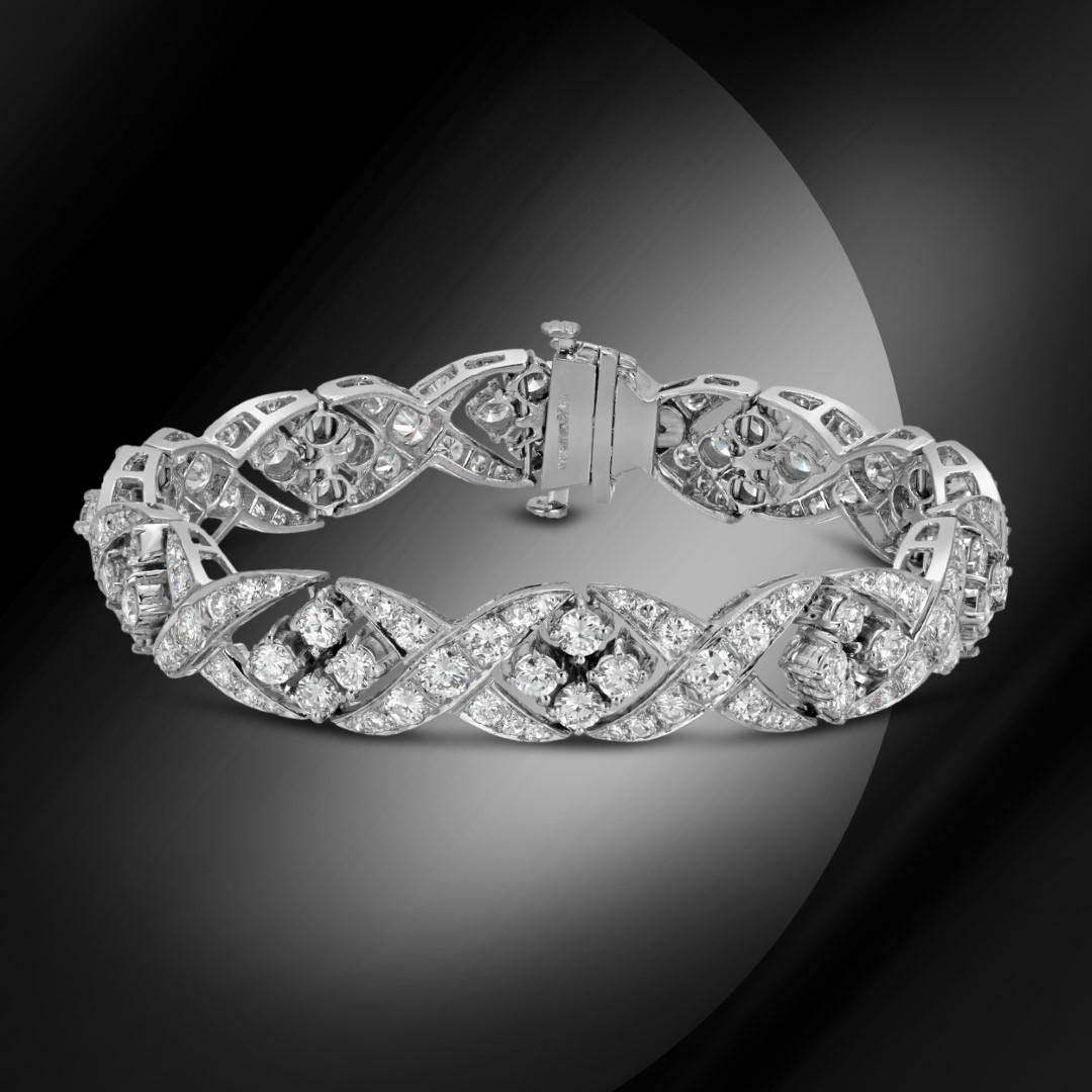 18K White Gold 14.85cts Diamond Bracelet: Retail: $63,275***** 18K White Gold 14.85cts Diamond Bracelet****** Metal: 18K White Gold/ Total Wt.: NA / Country Made USA// Main Stone: Diamond / Carat Total Wt: 14.85cts / Treatment: None/ Color: N