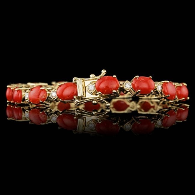14k Gold 15.00ct Coral 0.80ct Diamond Bracelet: Retail: $16,400.00 ****** 14k Gold 15.00ct Coral 0.80ct Diamond Bracelet ****** Metal: 14k Solid Yellow Gold / Size: 7 / Total Item Weight: 16.0 grams / Country Made: United States / / Main Stone: Cor