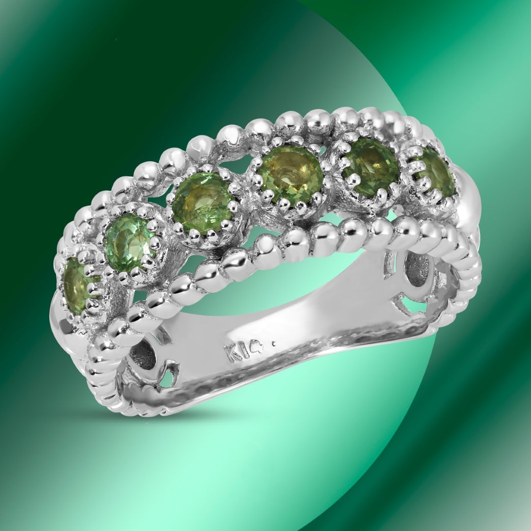 14k Gold 1.21ctc Sapphire Ring: Retail: $4,500*****14k Gold Sapphire Ring*****Metal: 14K White Gold/ Total Wt.:5.4g / Country Made US// Main Stone: Sapphire / Carat Total Wt.: 1.21cts / Treatment: none/ Color: Light Yellowish Green