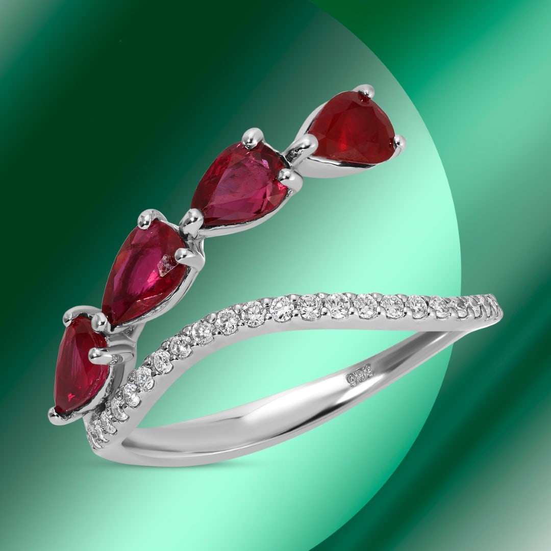 14k Gold 1.59ctc Ruby & 0.19ctc Diamond Ring: Retail: $5,200*****14k Gold Ruby & Diamond Ring*****Metal: 14K White Gold/ Total Wt.:2.8g / Country Made US// Main Stone: Ruby / Carat Total Wt.: 1.59cts / Treatment: None/ Color: Red / Cut: Very