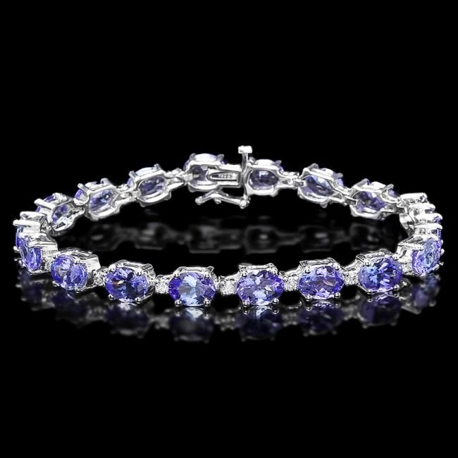 14k 19.50ct Tanzanite 0.80ct Diamond Bracelet: Retail: $22,580.00 ****** 14k 19.50ct Tanzanite 0.80ct Diamond Bracelet ****** Metal: 14k Solid White Gold / Size: 7.5 / Total Item Weight: 18.5 grams / Country Made: United States / / Main Stone: Tan