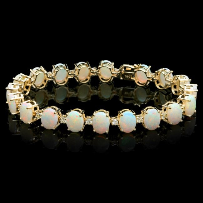 14k Gold 18.00ct Opal 1.50ct Diamond Bracelet: Retail: $18,600.00 ****** 14k Gold 18.00ct Opal 1.50ct Diamond Bracelet ****** Metal: 14k Solid Yellow Gold / Size: 7.5 / Total Item Weight: 20.0 grams / Country Made: United States / / Main Stone: Op