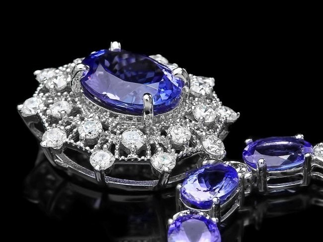 14k Gold 34.5ct Tanzanite 2.80ct Diamond Necklace: Retail: $36,400.00 ****** 14k Gold 34.5ct Tanzanite 2.80ct Diamond Necklace ****** Metal: 14k Solid White Gold / Size: 17.25 / Total Item Weight: 28 grams / Country Made: United States / / Main Stone: