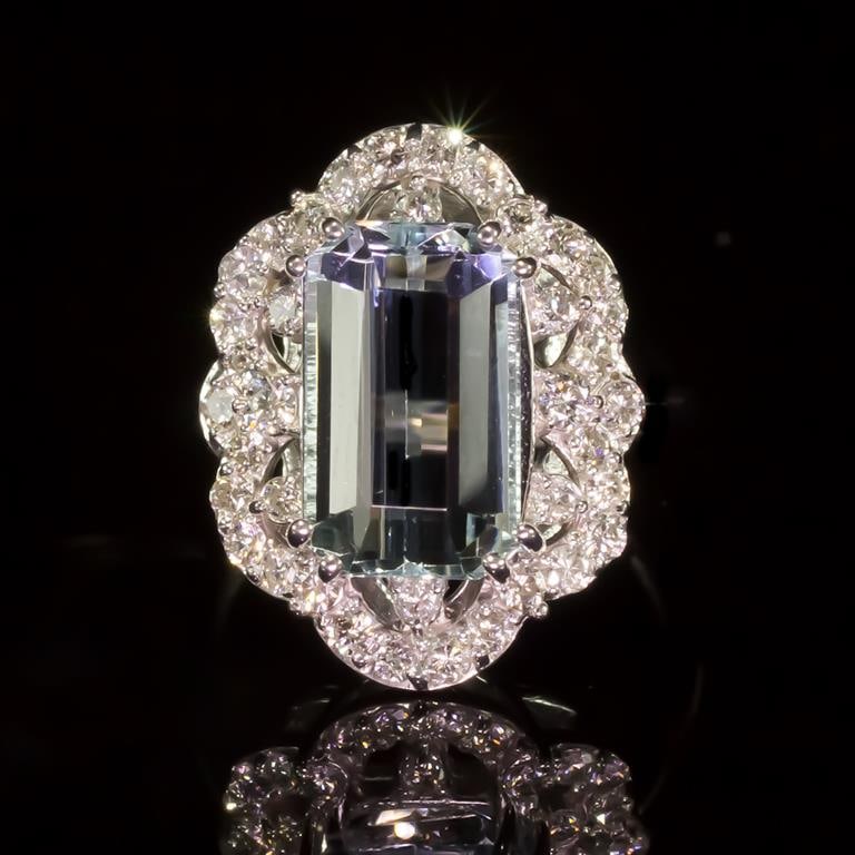 14K Gold 6.50ct Aquamarine 0.80ct Diamond Ring: Retail: $7,762.00 ******14k Gold Aquamarine & Diamond Ring****** Metal: 14K Solid White Gold / Total Item Weight: 6.0 grams / Country Made: United States / / Main Stone: Aquamarine / Color: Very Light