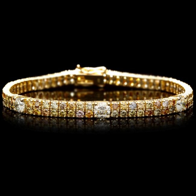 18k Yellow Gold 8ct Diamond Bracelet: Retail: $43,800.00 ****** 18k Yellow Gold 8ct Diamond Bracelet ****** Metal: 18k Solid Yellow Gold / Size: 7 / Total Item Weight: 16.5 grams / Country Made: United States / / Main Stone: Diamond / Col