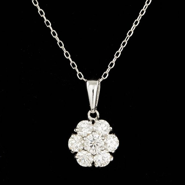 14k White Gold 0.90ct Diamond Pendant: Retail: $5,900.00 ****** 14k White Gold 0.90ct Diamond Pendant ****** Metal: 14k Solid White Gold / Size: 18 / Total Item Weight: 2.0 grams / Country Made: United States / / Main Stone: Diamond / Colo