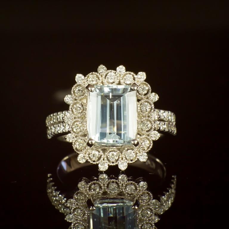 14K Gold 2.42ct Aquamarine 0.79ct Diamond Ring: Retail: $7,177.00 ******14K Gold Aquamarine & Diamond Ring ****** Metal: 14K Solid White Gold / Total Item Weight: 7.6 grams / Country Made: United States / / Main Stone: Aquamarine / Color: Very Ligh
