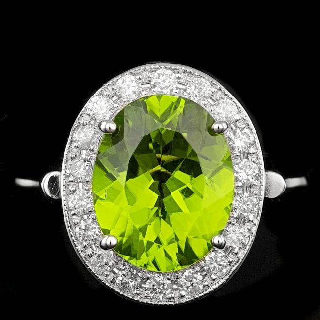 14k White Gold 5.00ct Peridot 0.70ct Diamond Ring: Retail: $7,700.00 ****** 14k White Gold 5.00ct Peridot 0.70ct Diamond Ring ****** Metal: 14k Solid White Gold / Size: 7 / Total Item Weight: 7.0 grams / Country Made: United States / / Main Stone: Per
