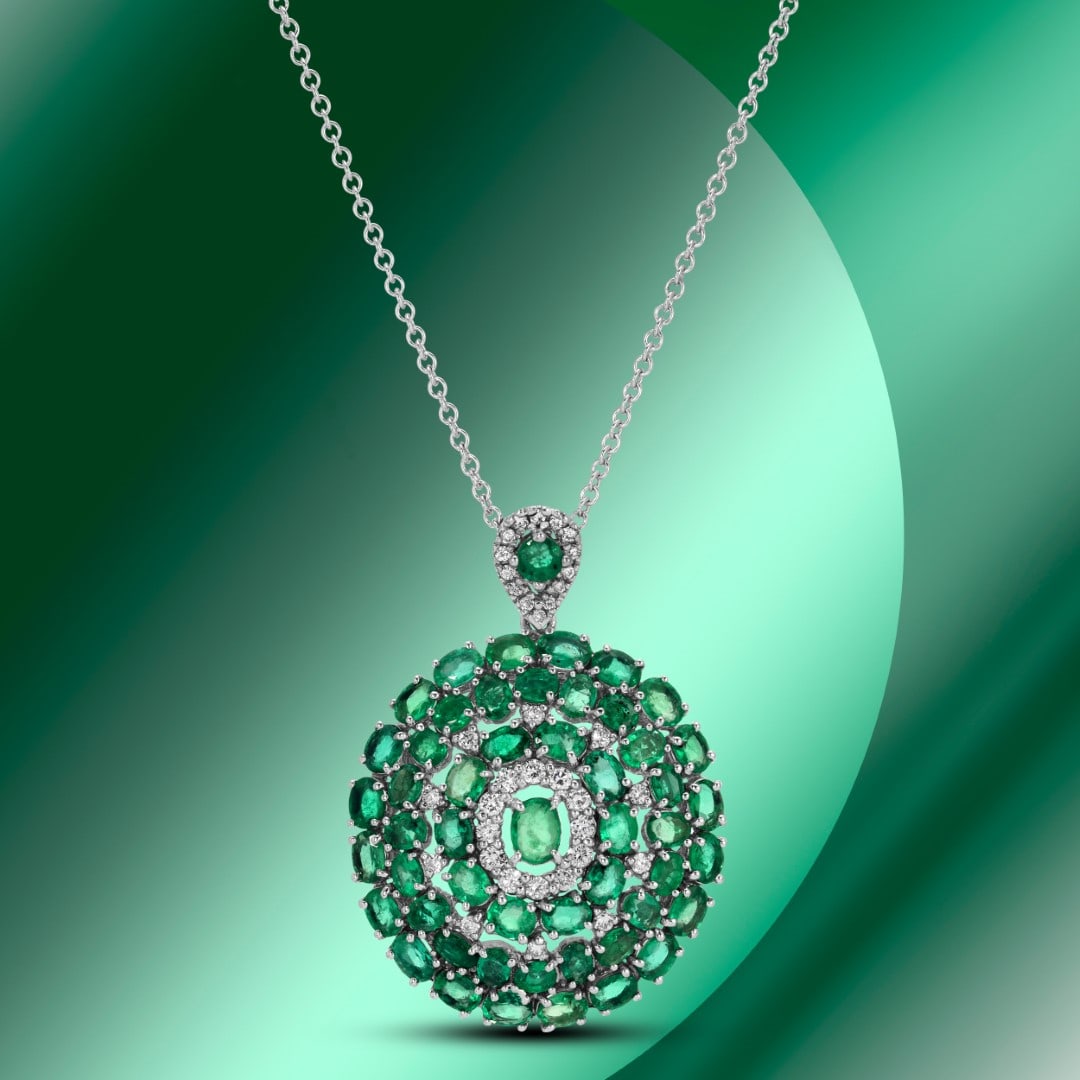 14k Gold 6.67ctc Emerald & 0.57ctc Diamond Pendant: Retail: $16,000*****14k Gold Emerald & Diamond Pendant*****Metal: 14K White Gold/ Total Wt.:11.2g / Country Made US// Main Stone: Emerald / Carat Total Wt.: 6.67cts / Treatment: None/ Color: Green / C