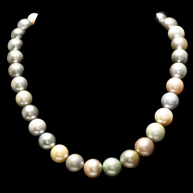 Natural South Sea Multi-Color Peatl Necklace: Retail: $16,890.00****** Pearl Necklace ****** Total Item Weight: 92.5 grams/ Country Made: United States / / Main Stone: Pearl/ Color: Multi Color / Treatment: None / Clarity: Type 2 / Cut: Very Good