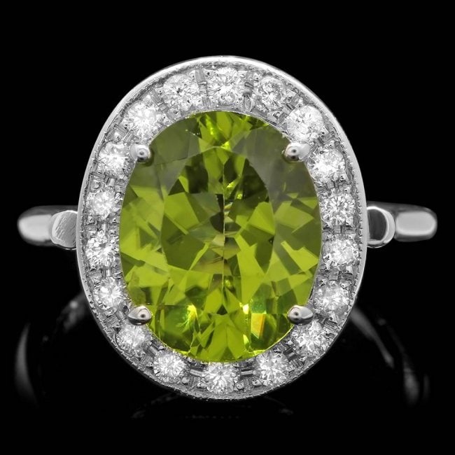 14k White Gold 5.00ct Peridot 0.70ct Diamond Ring: Retail: $7,700.00 ****** 14k White Gold 5.00ct Peridot 0.70ct Diamond Ring ****** Metal: 14k Solid White Gold / Size: 7 / Total Item Weight: 7.0 grams / / Main Stone: Peridot / Color: Green / Carat To