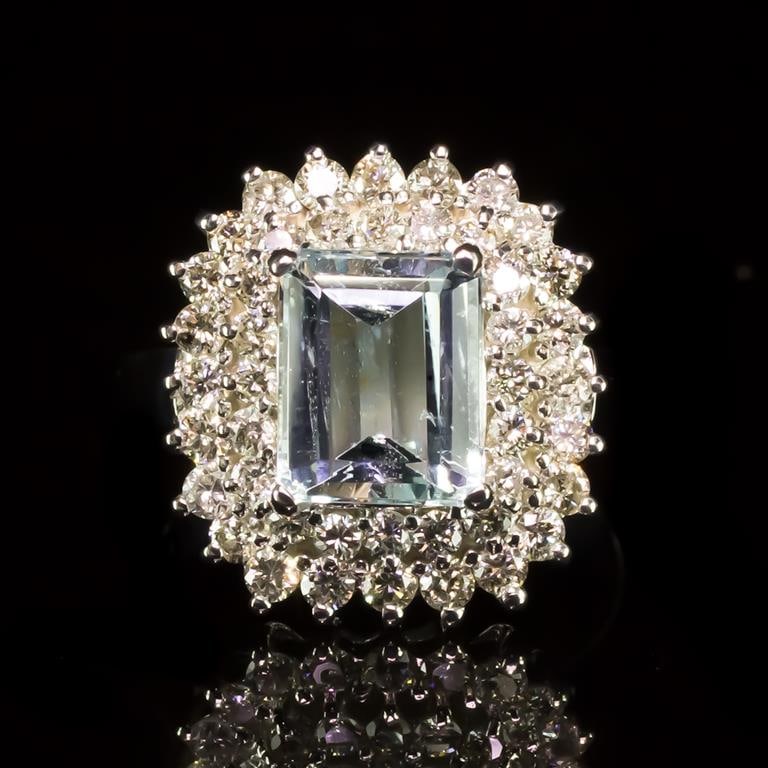 14k Gold 2.06ct Aquamarine 1.11ct Diamond Ring: Retail: $7,335.00 ******14k Gold Aquamarine & Diamond Ring****** Metal: 14K SolidWhite Gold / Total Item Weight: 7.3 grams / Country Made: United States / / Main Stone: Aquamarine / Color: Very Light 