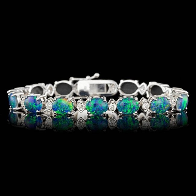 14k Gold 17.50ct Opal 1.10ct Diamond Bracelet: Retail: $12,700.00 ****** 14k Gold 17.50ct Opal 1.10ct Diamond Bracelet ****** Metal: 14k Solid White Gold / Size: 7 / Total Item Weight: 22.0 grams / Country Made: United States / / Main Stone: Opal 